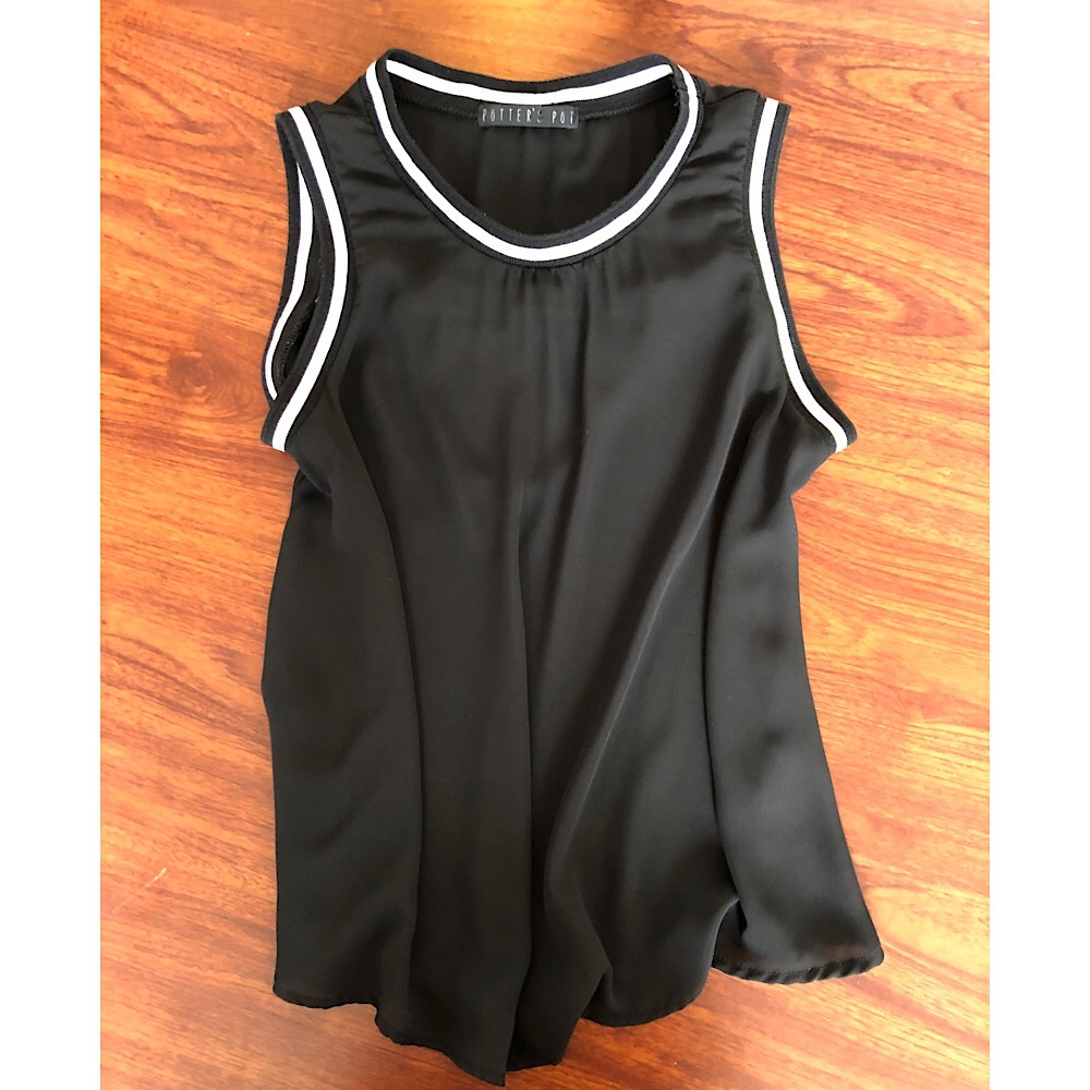 Monochrome business top